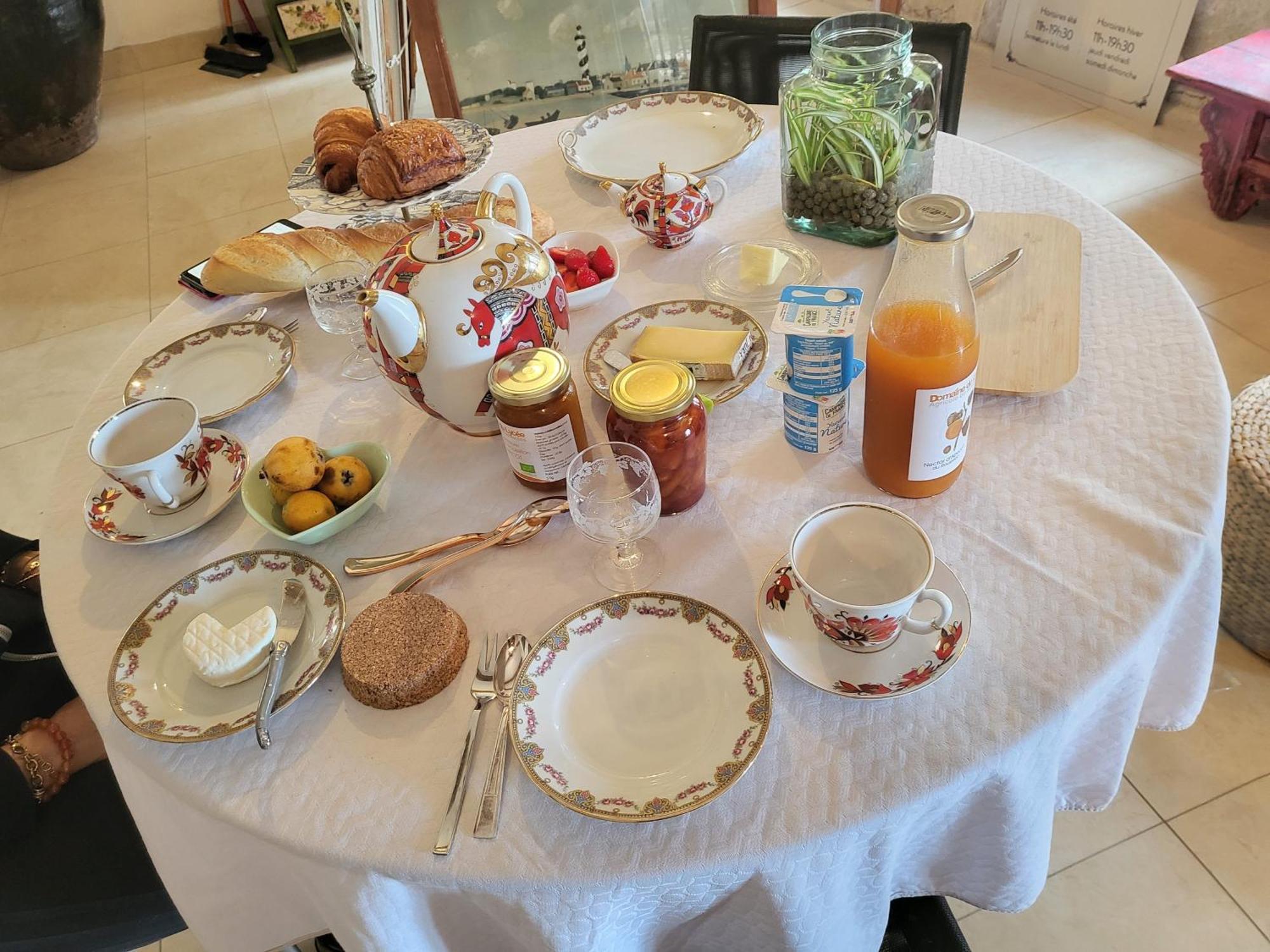 La Rose Du Vent Bed and Breakfast Saint-Pons-de-Mauchiens Buitenkant foto