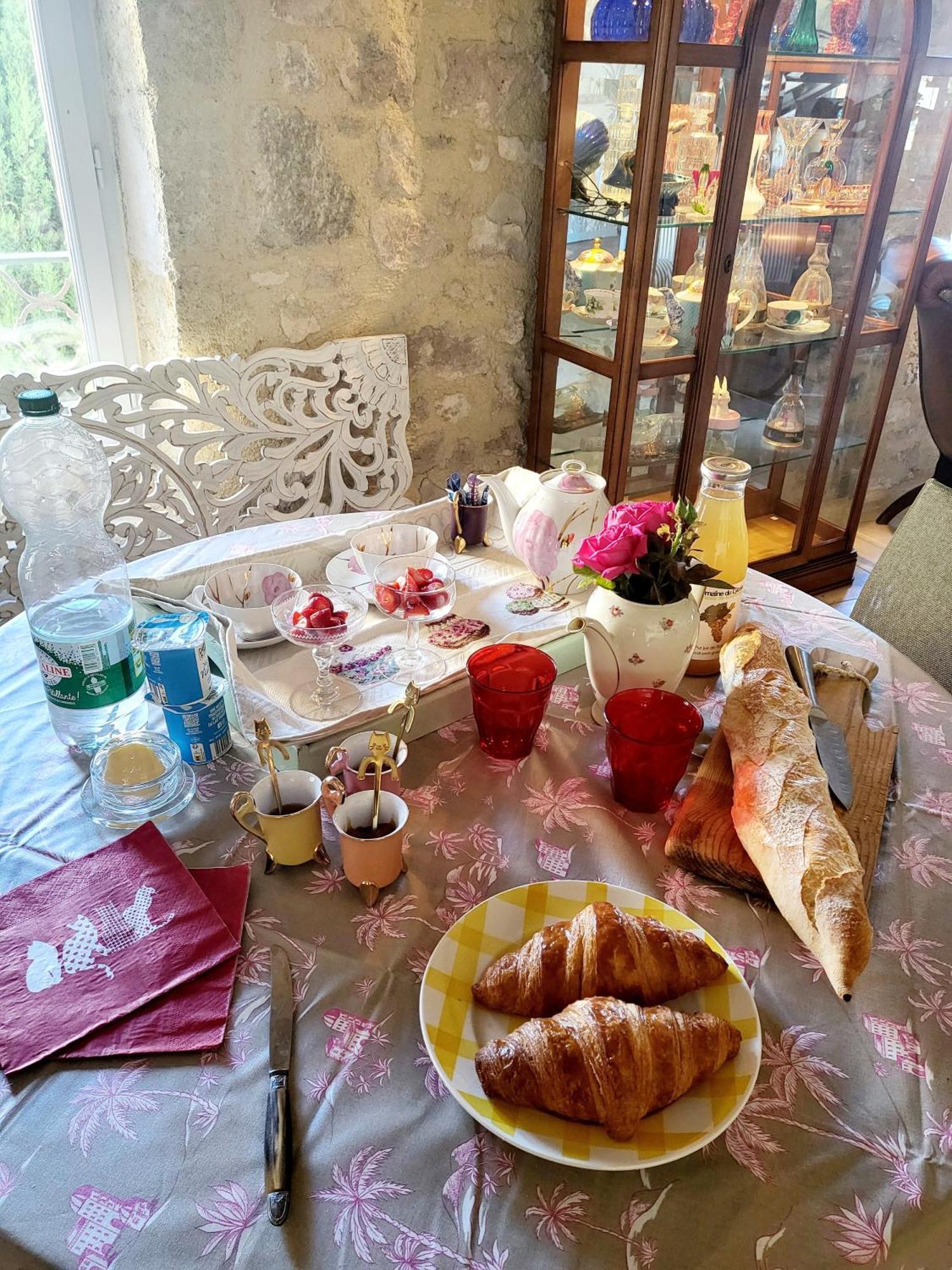 La Rose Du Vent Bed and Breakfast Saint-Pons-de-Mauchiens Buitenkant foto