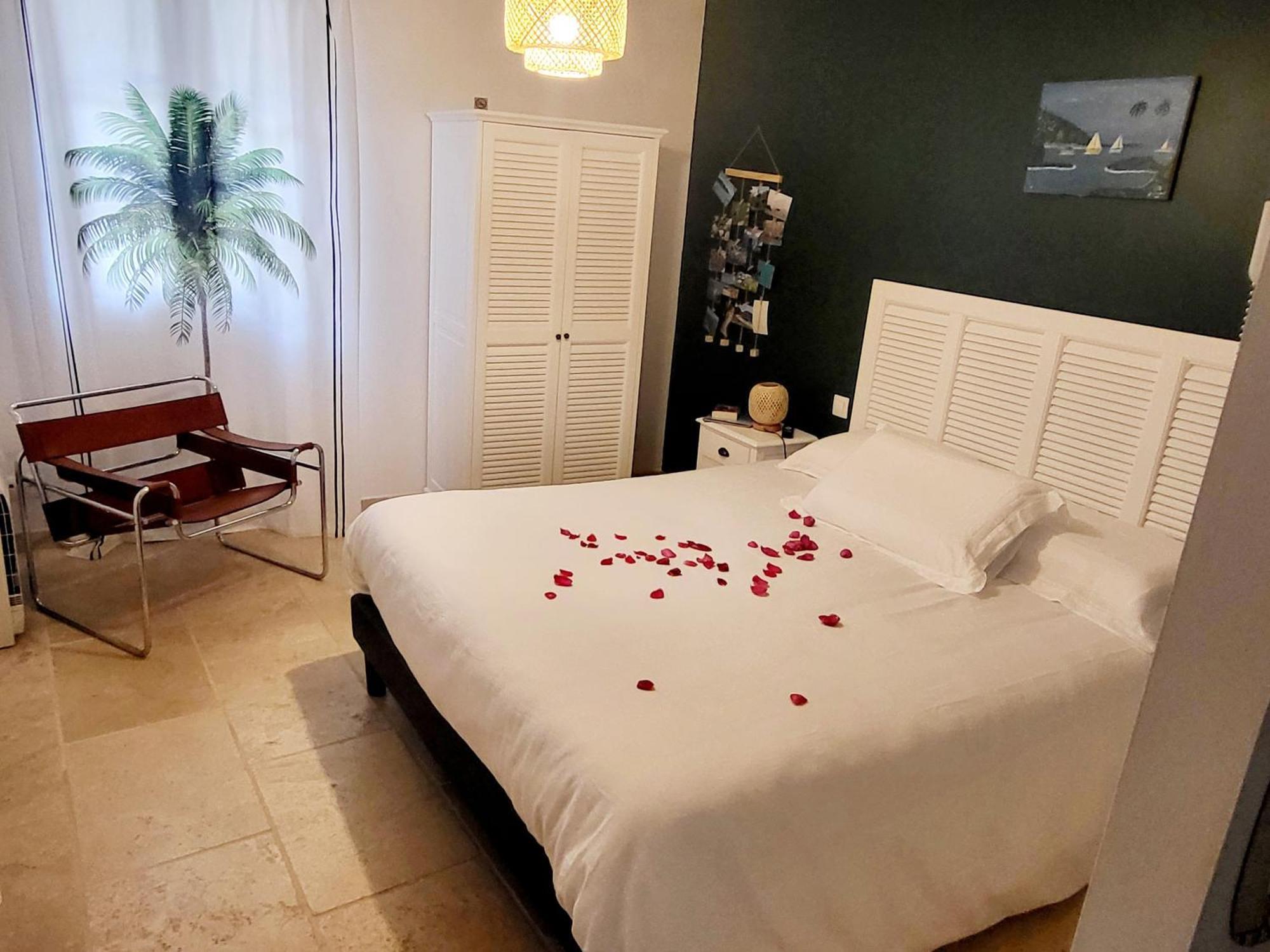 La Rose Du Vent Bed and Breakfast Saint-Pons-de-Mauchiens Buitenkant foto